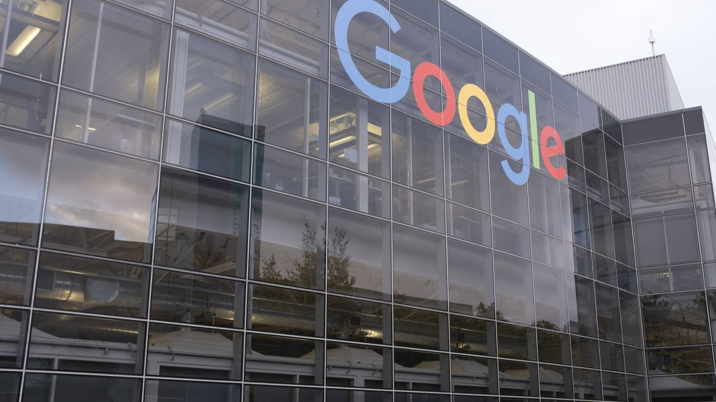 La Commission de l'EU frappe Google d’une amende record près de 3 milliards d'euros, Trump brandit la menace de représailles