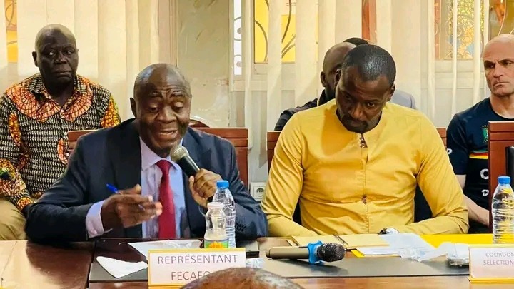Il appartient à la FECAFOOT de décider qui est sur le banc de touche et qui entre dans les vestiaires