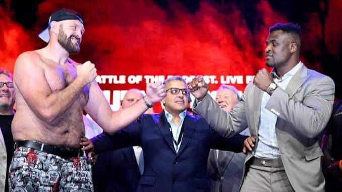 Combat des gladiateurs Francis Ngannou contre Tyson Fury: Le premier face à face 