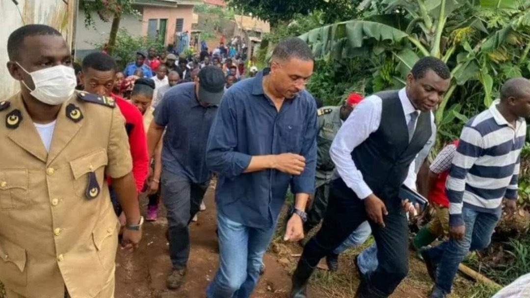 Franck BIYA s'est rendu à Mbankolo aux côtés des victimes 