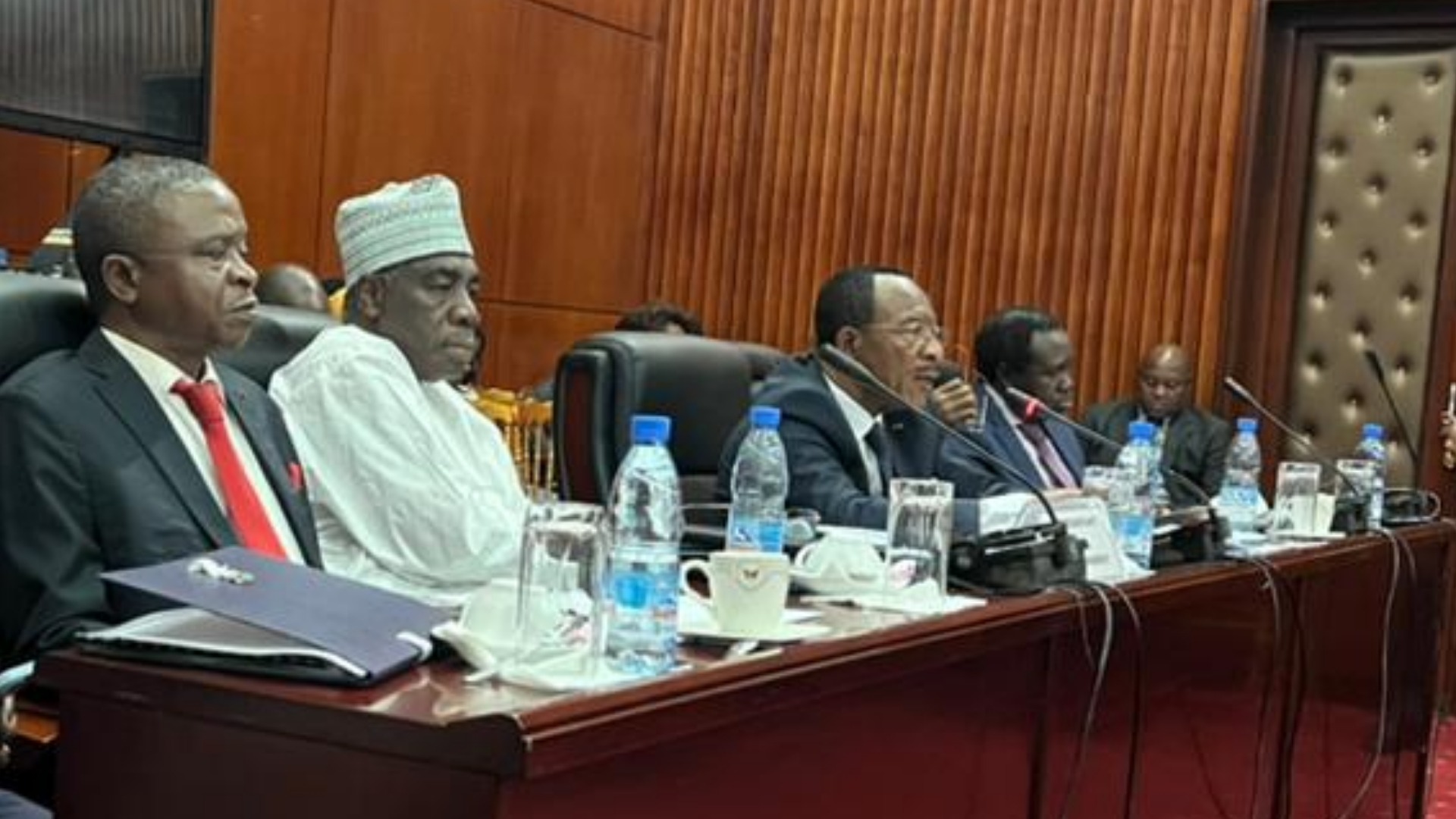 Projet de performance 2023 et budget 2024 du MINTP: le Ministre Emmanuel Nganou Djoumessi face à la Commission des Finances et de Budget