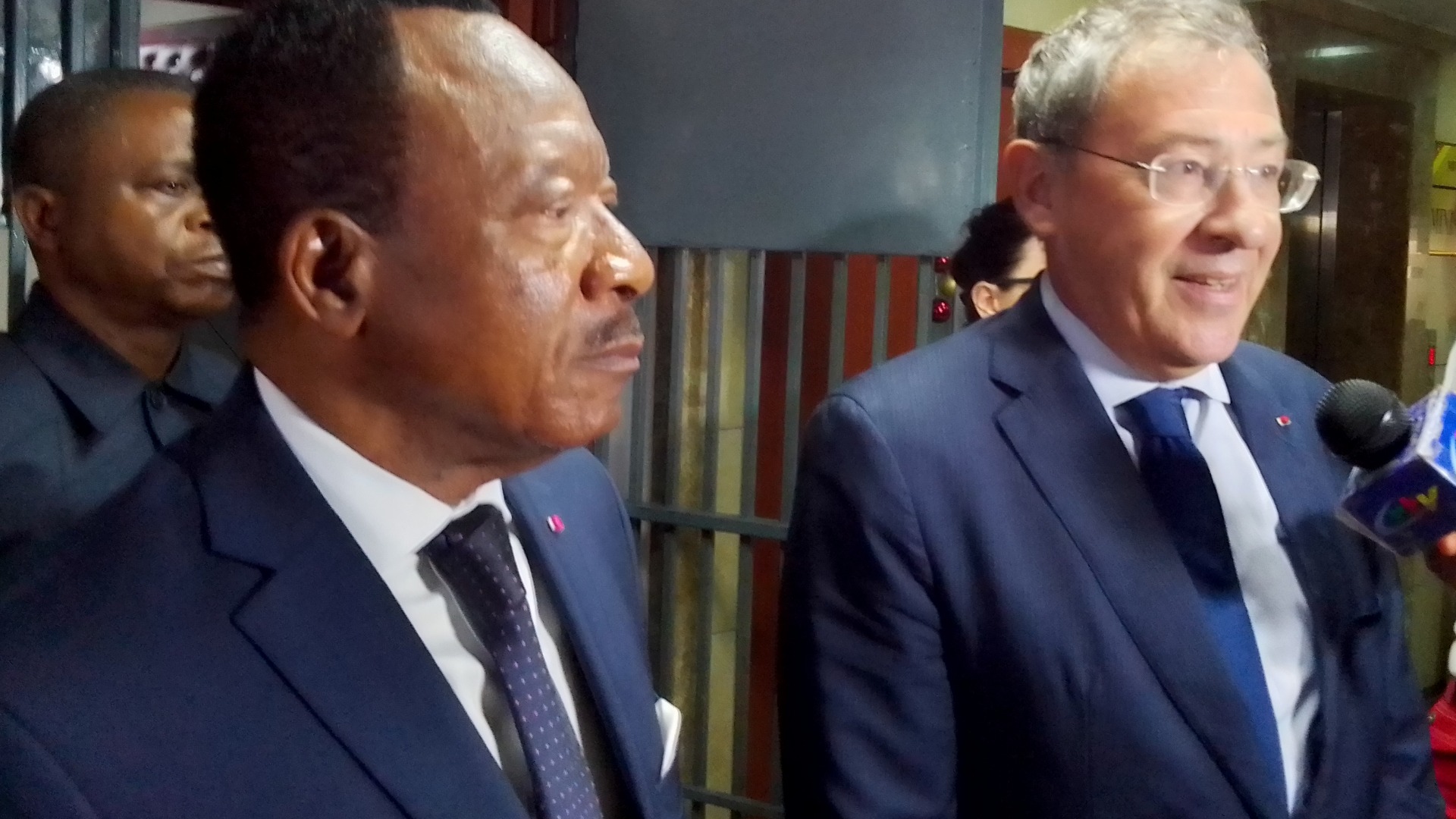 Audience accordée à l'ambassadeur de France par le MINTP 