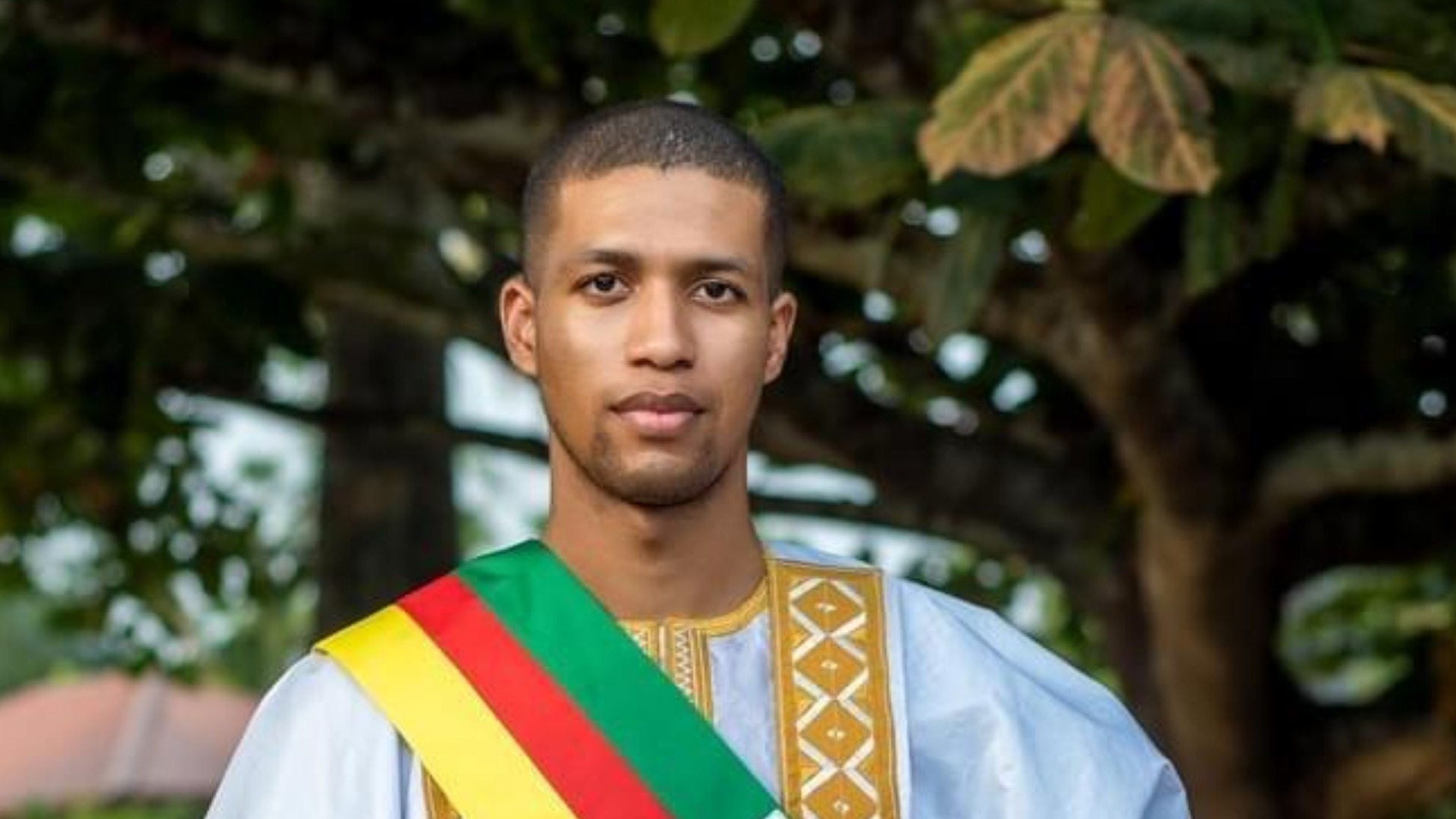 Vacances utiles L'honorable Jonathan engamba offre des bourses de stage à de nombreux jeunes