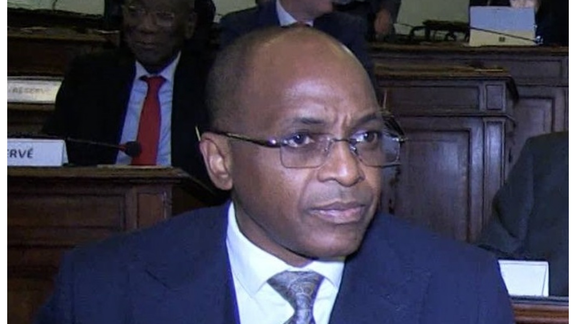 Le Pr Shanda félicite le Pr EUGENE SOBGWUI élu membre de l’académie française de médecine