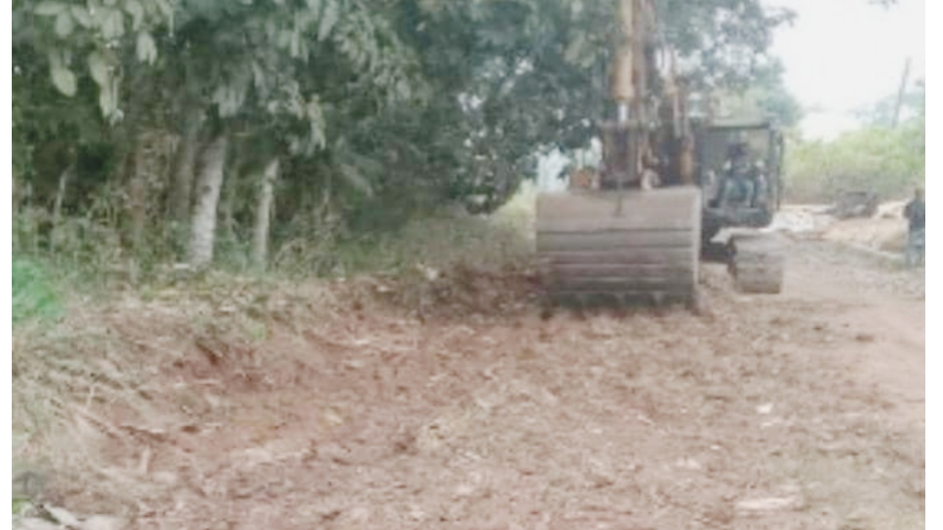 Bitumage de la route Kpwe Meyomakot (47,5km), y compris 5 sections de route de la voirie de Meyomessala : les travaux reprennent en intensité sur toutes les sections