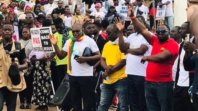 LA MISSION DU PLEIN ÉVANGILE PRIE POUR LA PAIX AU CAMEROUN 