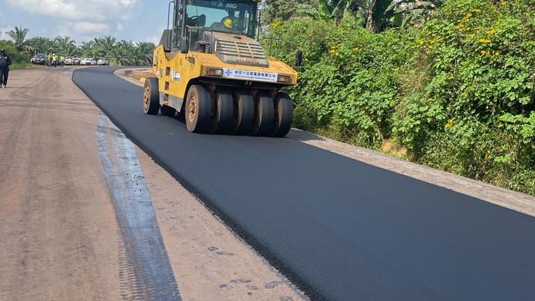 Avancement des travaux sur la Route Ngaoundere-Garoua et la Route Awae-Esse-Soa dans la région du Centre 