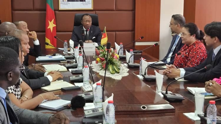 Ebolowa-Akom 2-Kribi: une concertation MINTP-Standard Chartered Bank pour accélérer les procedure