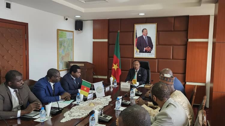 Reconstruction de la route Douala-Bafoussam (217,8 km) : une mission de la BID chez le Ministre des Travaux Publics
