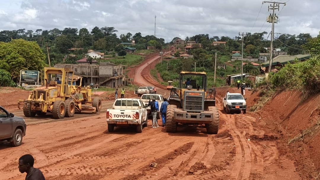 Route Awae-Esse-Soa : le pont sur l'Afamba sort de terre