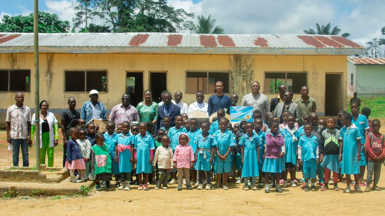 prolongation rentrée scolaire 2024: L'honorable Jonathan engamba donne du sourire aux jeunes de Yemvak