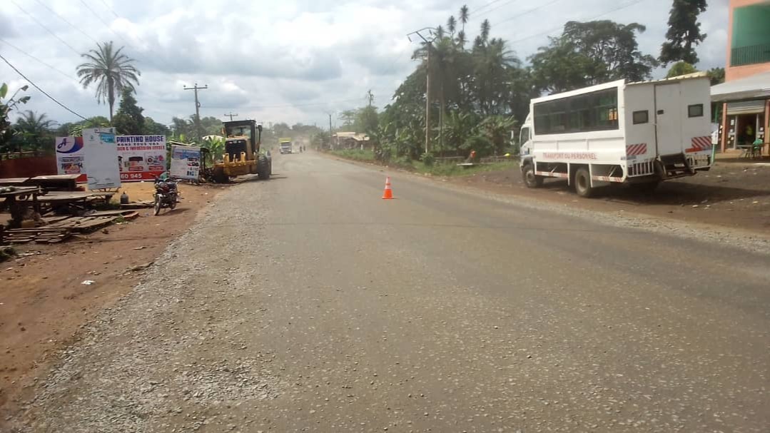 Entretien de la Nationale 5, Douala-Bafoussam : l’entreprise est mobilisée sur la section Douala-Pont du Nkam