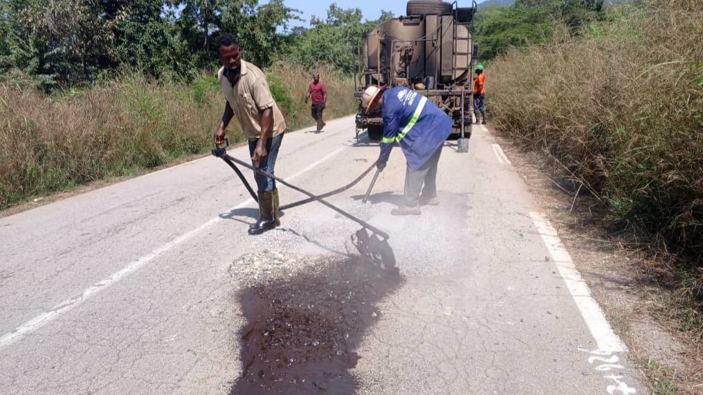 Intervention en régie sur la route Ngaoundere-Garoua : 100 km traités entre Ngaoundere et Gamba