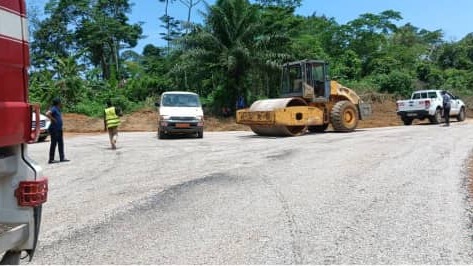 Travaux en cours sur la route Mbal-Elon- Carrefour Chapelle Saint Raphaëlle Marie de Mekon: l'entreprise s'est fortement mobilisée