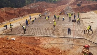 Route Ndjole-Mankim : l’entreprise multiplie ses ateliers pour achever le projet au 31 décembre 2024