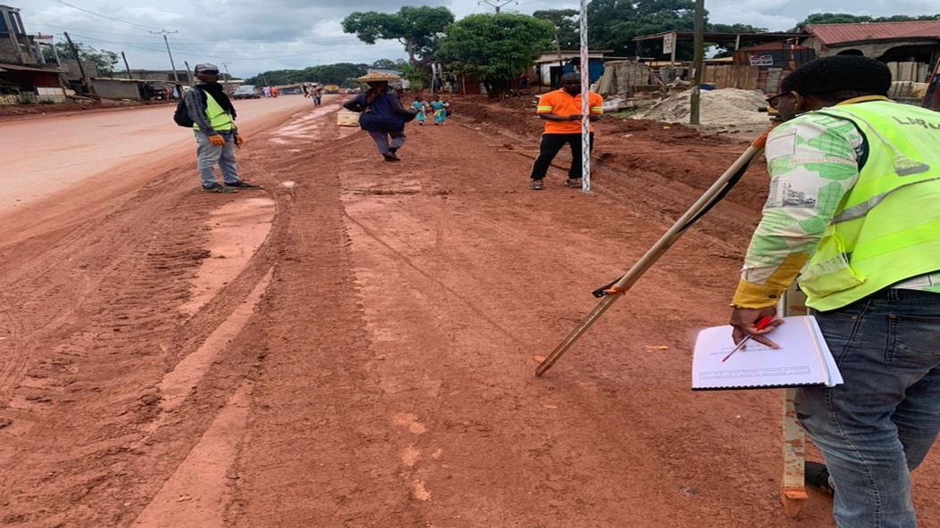 Boucle de la Lekié : 14,5 km bitumés sur la section Echangeur Zamengoue – Ekekam – Evodoula et 27 dalots achevés au 10 novembre 2024