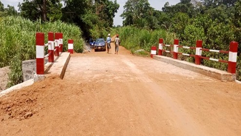 Commune de Mbangassina : une route communale de 15.5 km entretenue et un pont construit grâce aux resources transférées