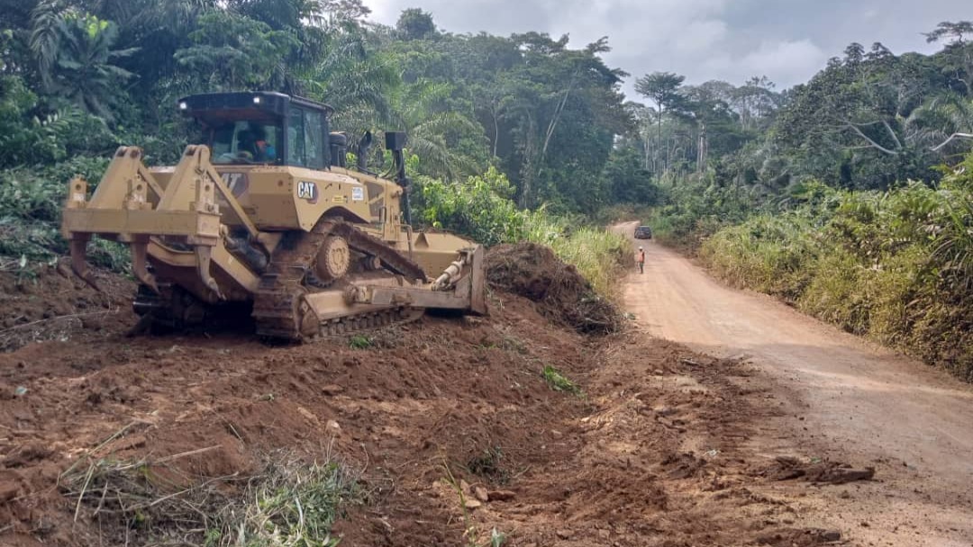 Construction de la route Olounou-Oveng : les travaux se poursuivent sur le terrain