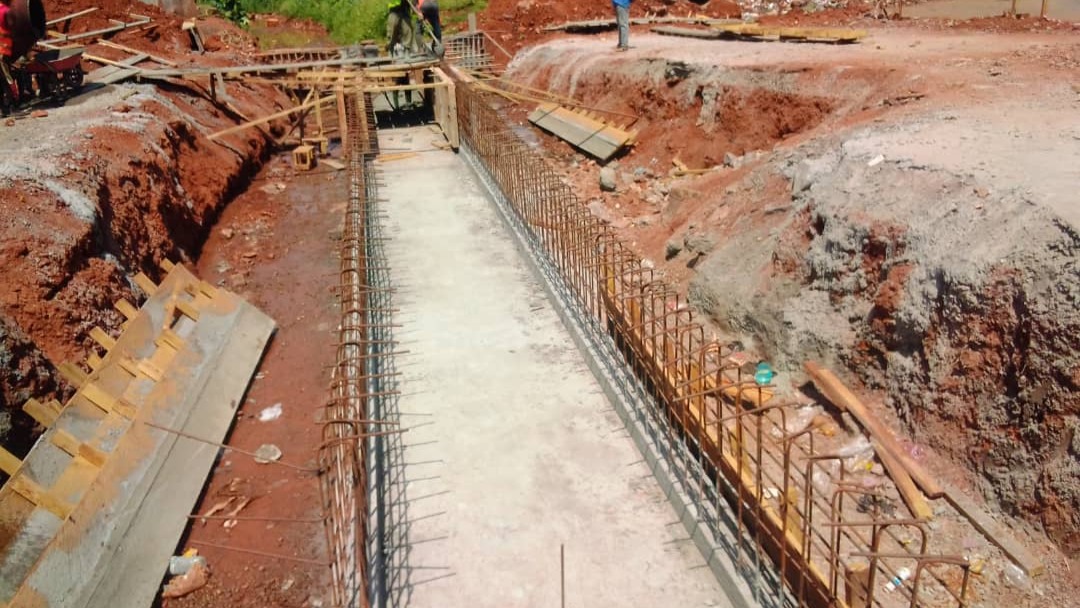 Entretien de la Nationale 10 : des travaux d’assainissement en cours à Abong-Mbang