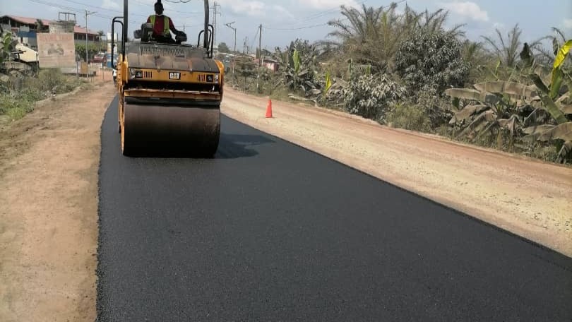 Entretien de la Nationale 5: des travaux de chaussée en cours sur la section Bekoko-Pont du Nkam