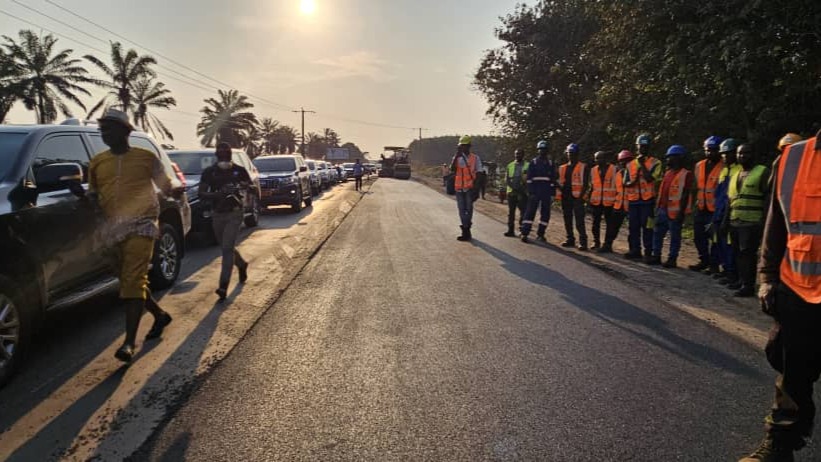 Nationale N5, Bekoko-Pont du Nkam: traitement de la chaussée en cours au pointkilométrique 5+500 à Bomono
