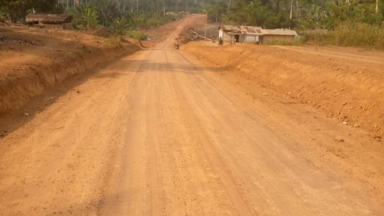 Route Olounou-Oveng : les travaux se poursuivent sur le terrain