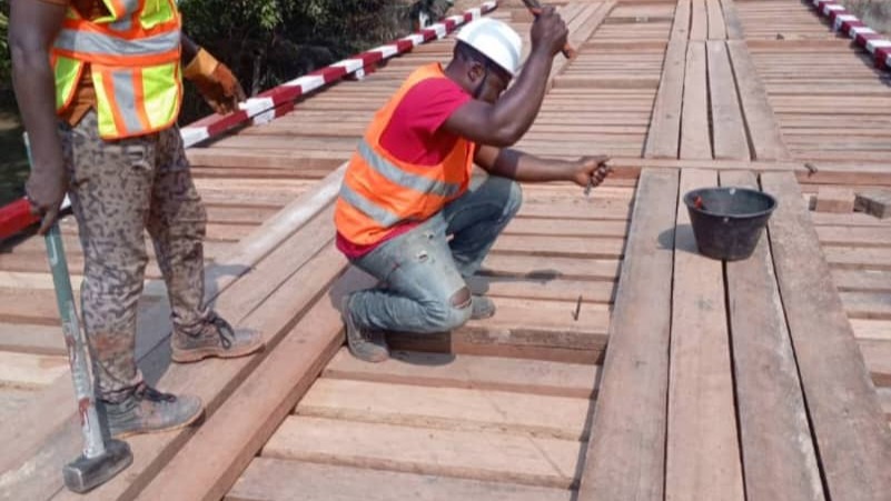 Route communale Yangamo-Samba-Ngoura dans le Lom et Djerem : les engins se mobilisent sur le terrain