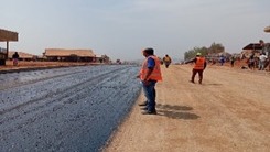 Construction du lot Ndu-Nkambe dans la région du Nord-ouest : l’entreprise MAG SARL démarre les travaux d’imprégnation sablée