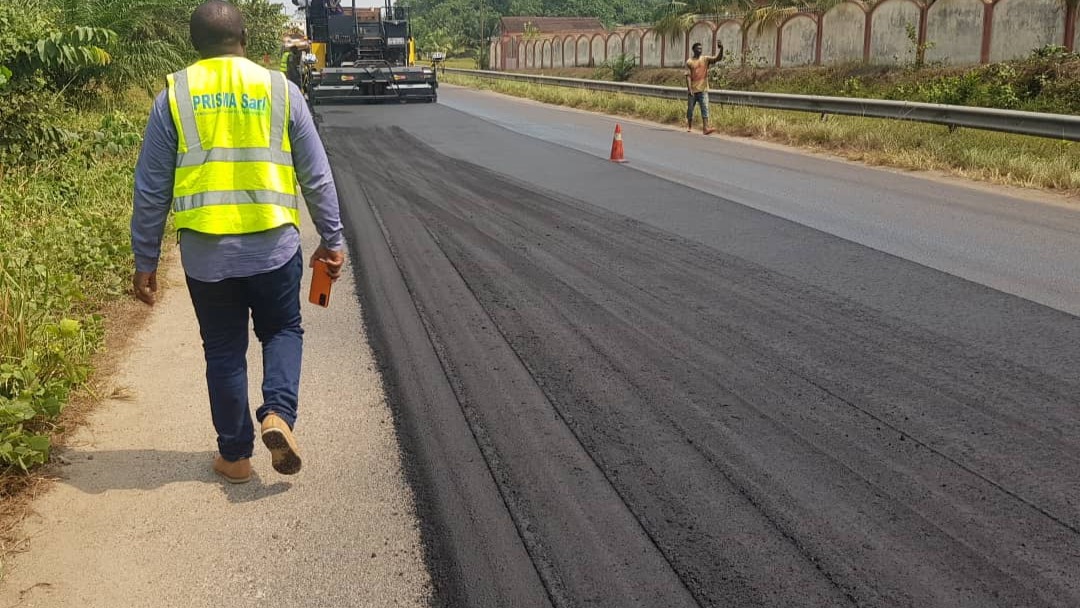 Entretien de la route Edéa-Kribi : SOMAF poursuit son déploiement pour la réparation de la chaussée