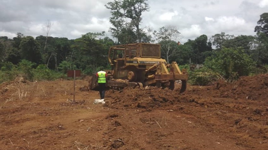 Construction du pont métallique Acrow sur la rivière Nlobo : des mesures pour faciliter l’accès au site des travaux