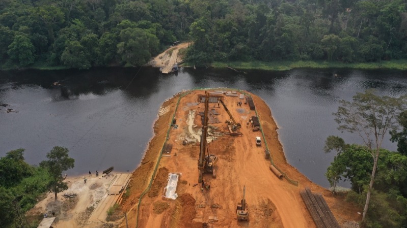 Construction du pont sur le fleuve Nyong à Malombo : l'entreprise se consacre au prolongement de la digue
