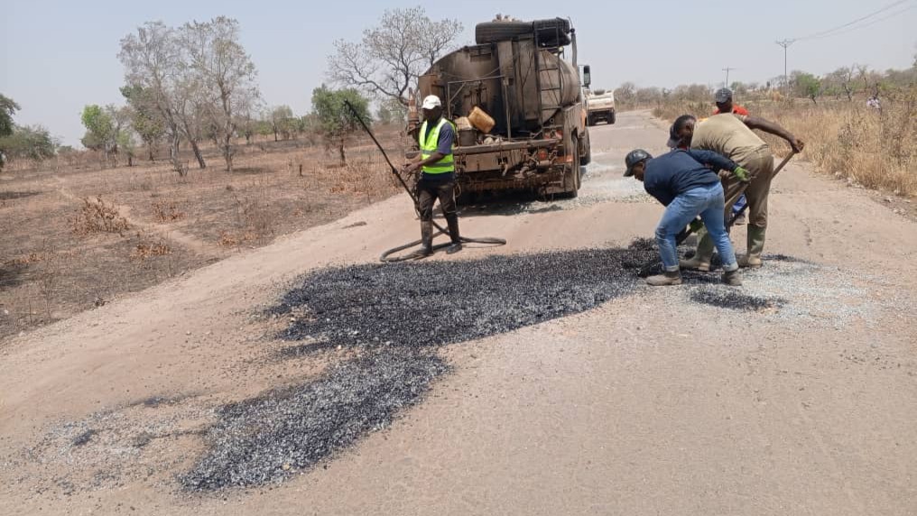 Route Ngaoundéré-Garoua: les équipes du MINTP poursuivent les travaux en régie