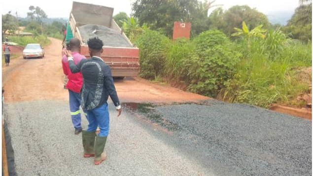 Tronçons Carrefours Toko'o- Tomvu, place des fêtes Chefferie Bangang Fondji-Plaine de Bangang Fondji : les travaux de la phase 1 réceptionnés