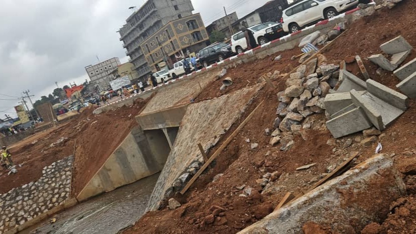 Nationale N°3, section Yaoundé-Douala : le MINTP inspecte les dalots construits par l’entreprise MAG SARL