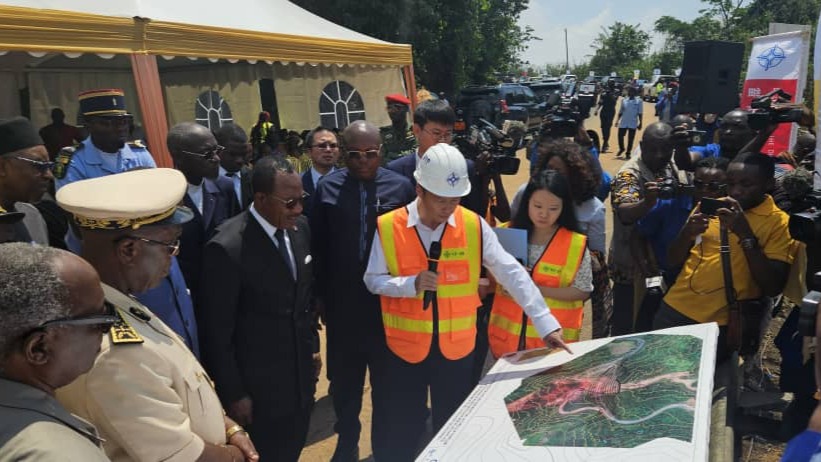 Falaise de Dschang : le Ministre des Travaux Publics lance les travaux de reconstruction de la traversée de cet itinéraire