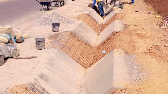 Réhabilitation des sections de routes régionales dans la Lekié : l’entreprise monte en intensité dans ses travaux