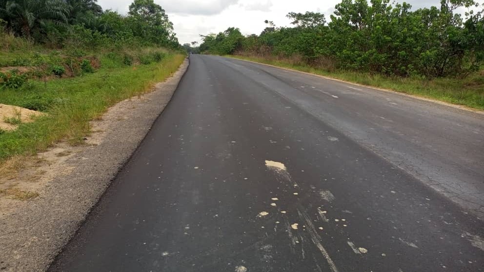 Entretien confortatif de la route Edéa-Kribi : le Maître d’Ouvrage instruit l’accélération des travaux sur la section pont Bivouba-Kribi