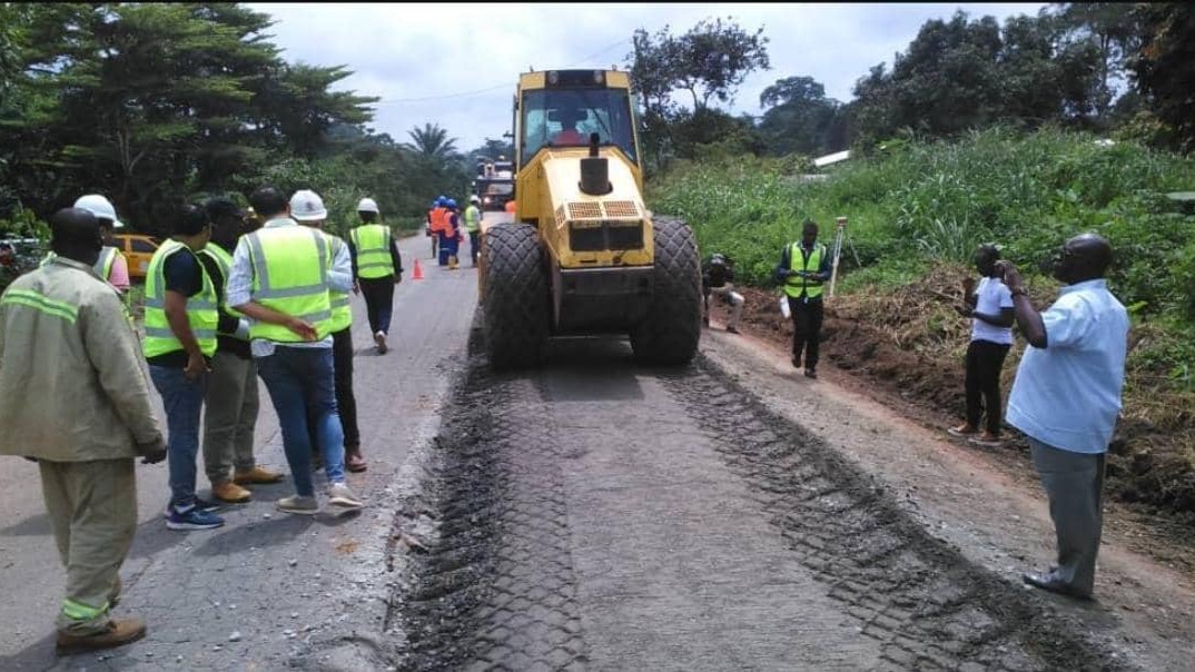 Entretien de la route Bawuru (Lim NW) – Akwaya  (Inter N6B)-Frontière Nigéria (48,91 km) : les phases 1 et 2 achevées et réceptionnées