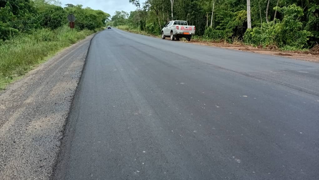 Entretien de la Nationale N°7, Edéa-Kribi : l’entreprise SOMAF poursuit le traitement des larges bandes