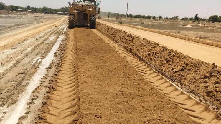 Reconstruction de la section Mora-Tchakamari : l’entreprise évolue dans les travaux de réglage de la plateforme