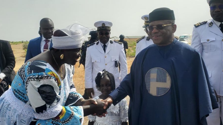 Inauguration du pont sur le fleuve Logone: les jeunes de Kaele disent « Avec Paul BIYA, jusqu’à la gare 