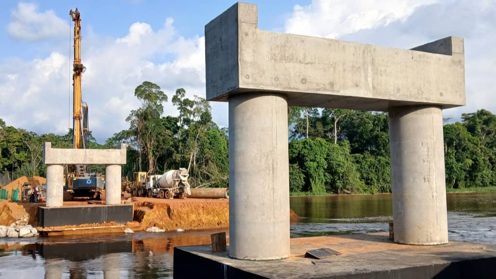 Construction du pont sur le fleuve Nyong à Malombo : l’ouvrage commence à se dessiner