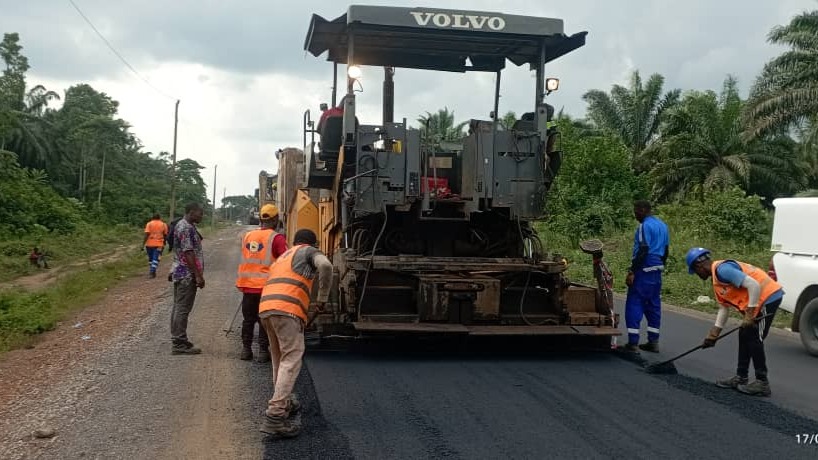 Reconstruction de la route Douala-Bafoussam: le Cameroun lève un financement de 212,35 millions d’euros auprès de la BID