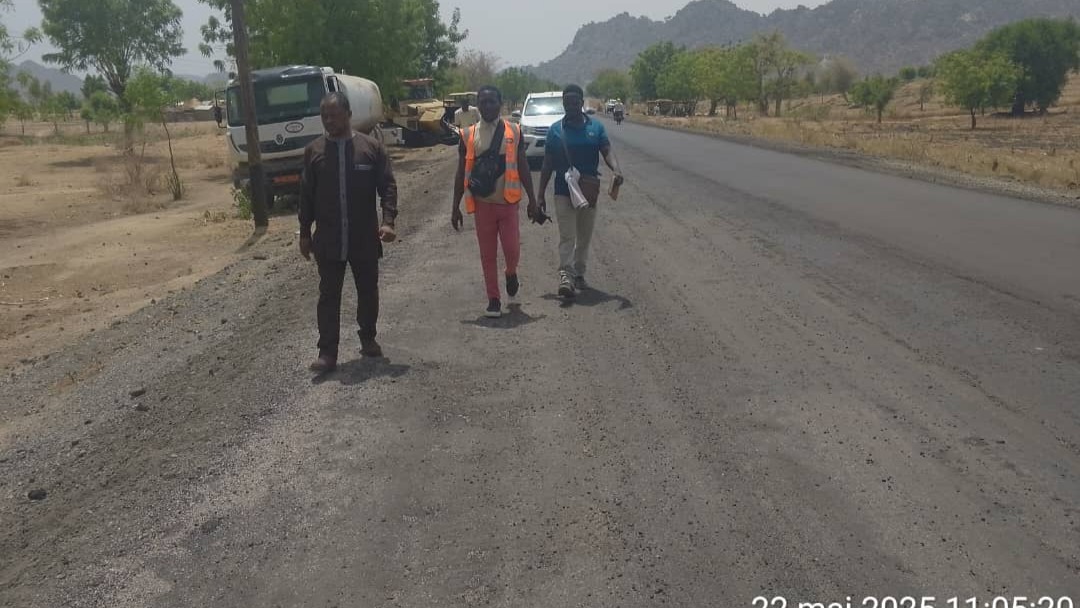 Entretien de la route régionale Gakle-Mokolo : l’entreprise poursuit ses interventions
