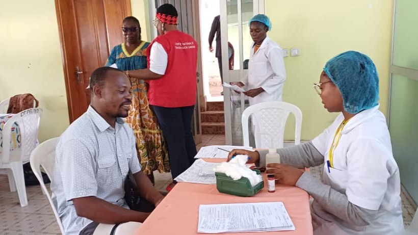 Journée Mondiale du Donneur de sang : Nganou Djoumessi invite le personnel à poser un geste qui sauve