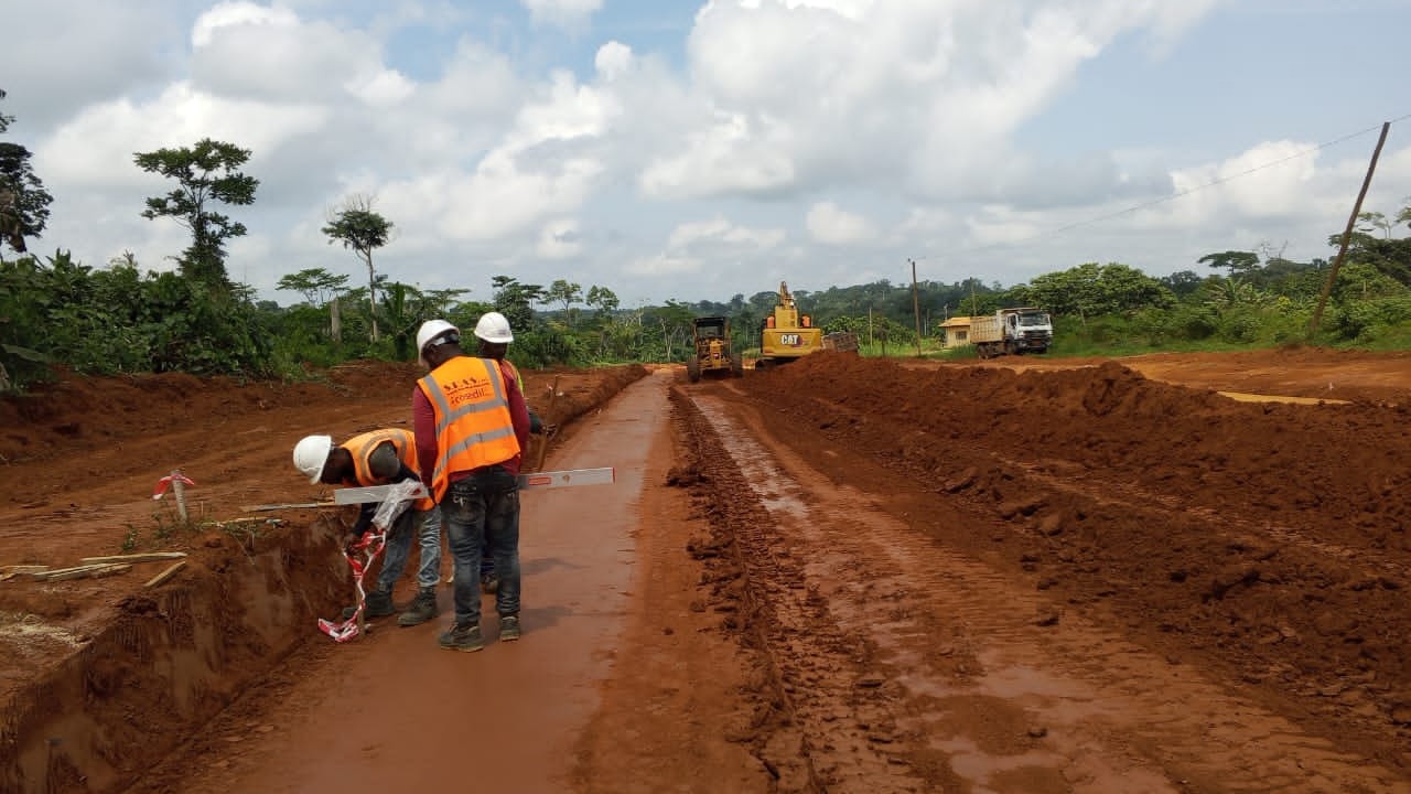 Construction de la Route Olounou-Oveng (phase1) : les travaux de terrassement se poursuivent