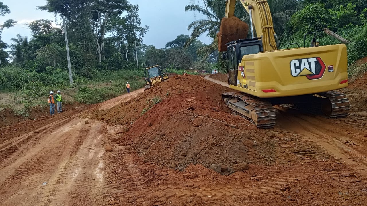 Construction de la route Olounou-Oveng (70 km): les terrassements se poursuivent