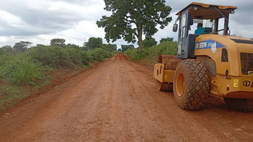 Entretien de la route Ebolowa-Akom 2-Kribi : L'entreprise ICM renforce son parc avec des engins du MINTP