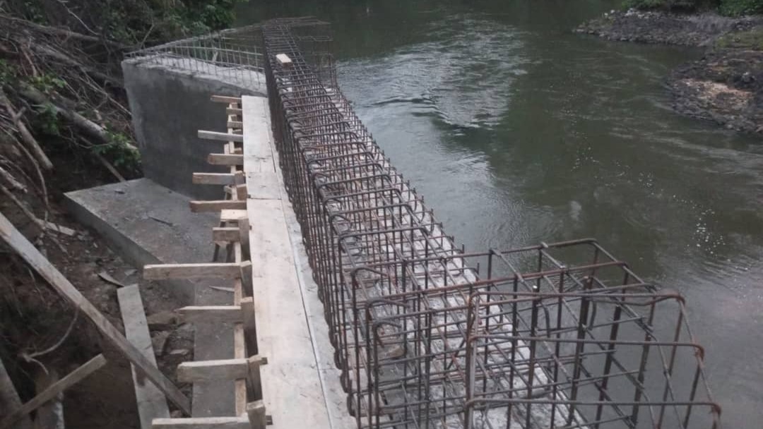 South-West region: Work to Construct reinforced concrete bridge on the Konye- Nyandong Road progressing