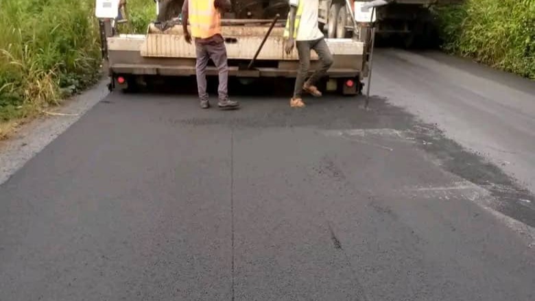 Entretien de la route Yaoundé-Ayos-Bonis : l’entreprise SOMAF accélère le rythme des travaux
